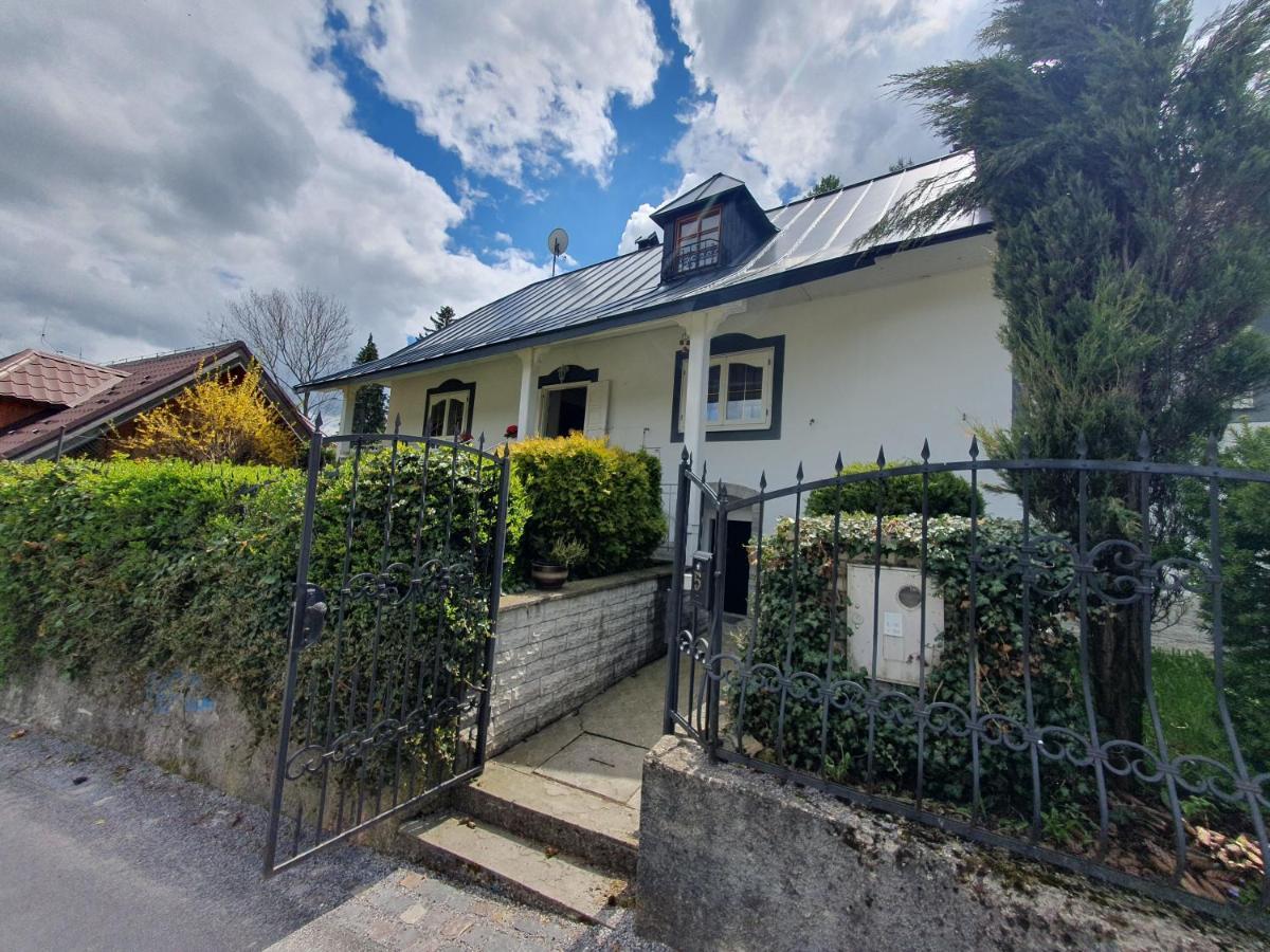 Villa Amalia, Centrum Banska Stiavnica, Parkovanie Pre 2 Auta, Velka Zahrada S Krbom, Cela Villa Amalia Pre 14 Osob Alebo Samostatne Nezavisle Prve Podlazie Villa Ama Pre 6 Osob Alebo Samostatne Nezavisle Podkrovie Villa Lia Pre 8 Osob,Pristup Cez Pi Buitenkant foto