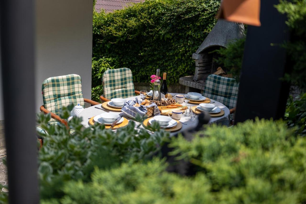 Villa Amalia, Centrum Banska Stiavnica, Parkovanie Pre 2 Auta, Velka Zahrada S Krbom, Cela Villa Amalia Pre 14 Osob Alebo Samostatne Nezavisle Prve Podlazie Villa Ama Pre 6 Osob Alebo Samostatne Nezavisle Podkrovie Villa Lia Pre 8 Osob,Pristup Cez Pi Buitenkant foto