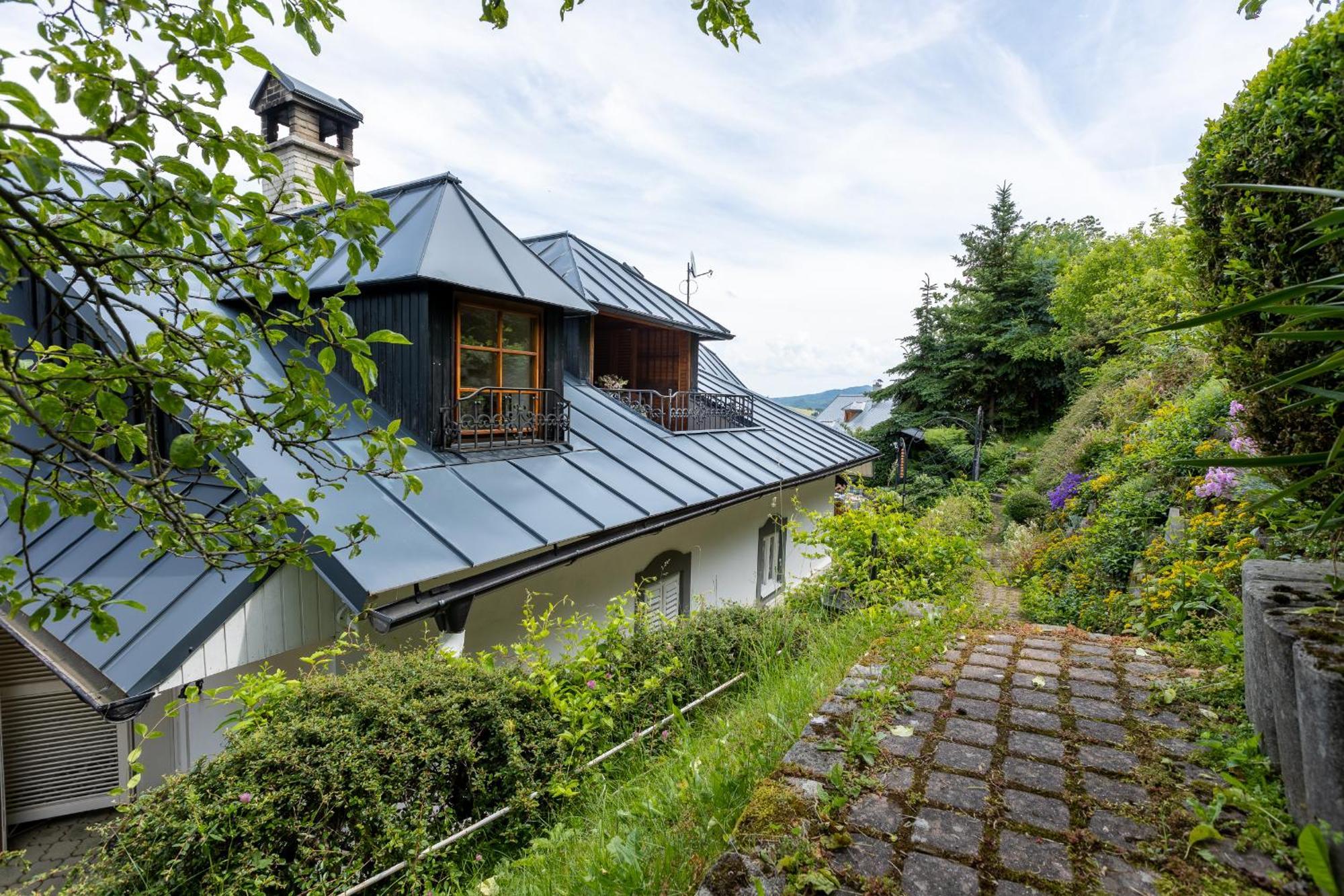 Villa Amalia, Centrum Banska Stiavnica, Parkovanie Pre 2 Auta, Velka Zahrada S Krbom, Cela Villa Amalia Pre 14 Osob Alebo Samostatne Nezavisle Prve Podlazie Villa Ama Pre 6 Osob Alebo Samostatne Nezavisle Podkrovie Villa Lia Pre 8 Osob,Pristup Cez Pi Buitenkant foto