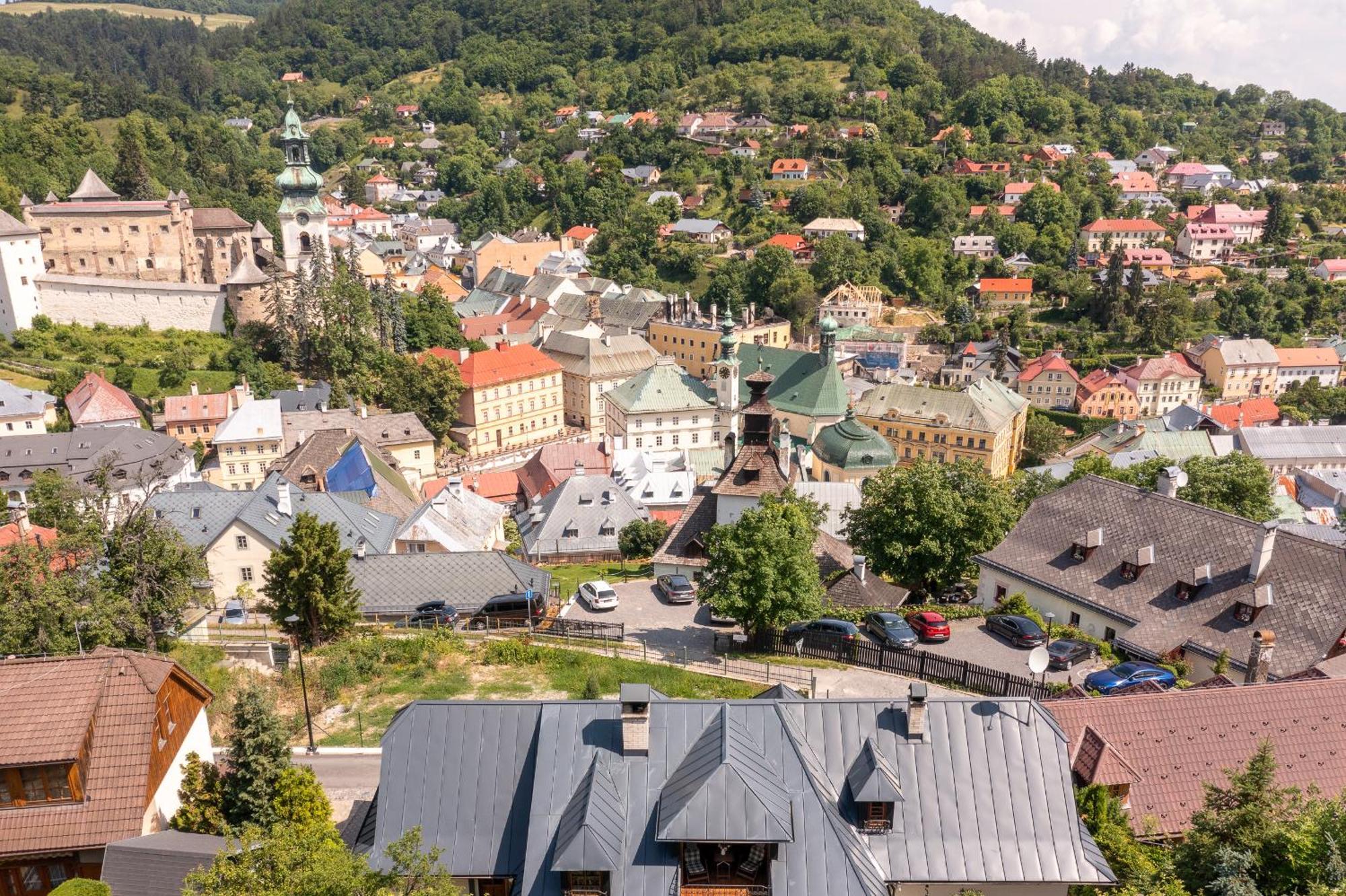 Villa Amalia, Centrum Banska Stiavnica, Parkovanie Pre 2 Auta, Velka Zahrada S Krbom, Cela Villa Amalia Pre 14 Osob Alebo Samostatne Nezavisle Prve Podlazie Villa Ama Pre 6 Osob Alebo Samostatne Nezavisle Podkrovie Villa Lia Pre 8 Osob,Pristup Cez Pi Buitenkant foto