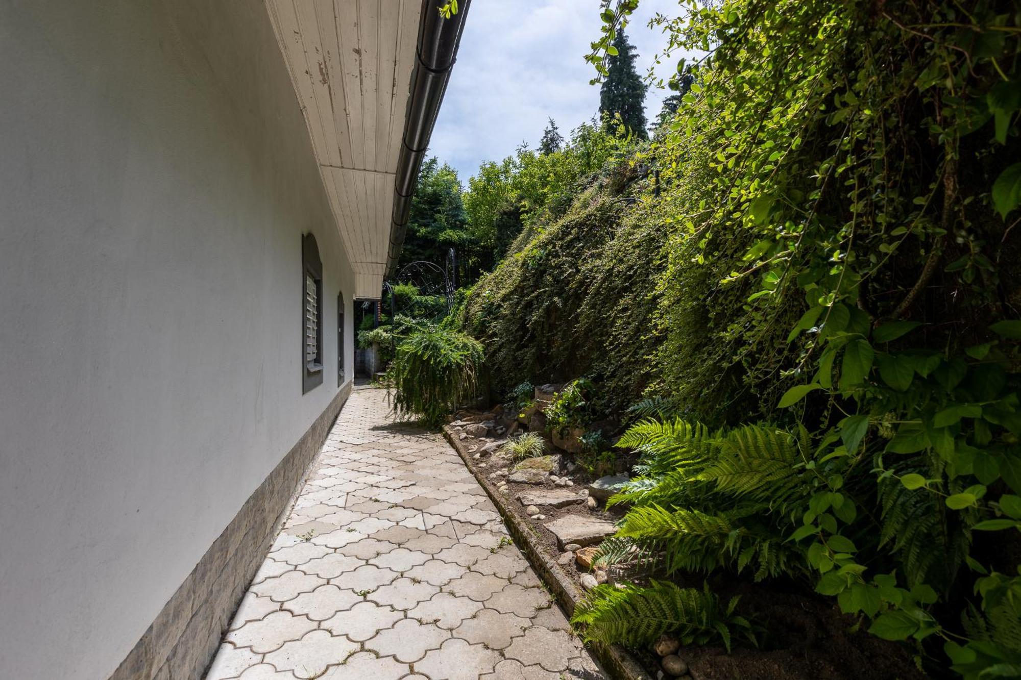 Villa Amalia, Centrum Banska Stiavnica, Parkovanie Pre 2 Auta, Velka Zahrada S Krbom, Cela Villa Amalia Pre 14 Osob Alebo Samostatne Nezavisle Prve Podlazie Villa Ama Pre 6 Osob Alebo Samostatne Nezavisle Podkrovie Villa Lia Pre 8 Osob,Pristup Cez Pi Buitenkant foto