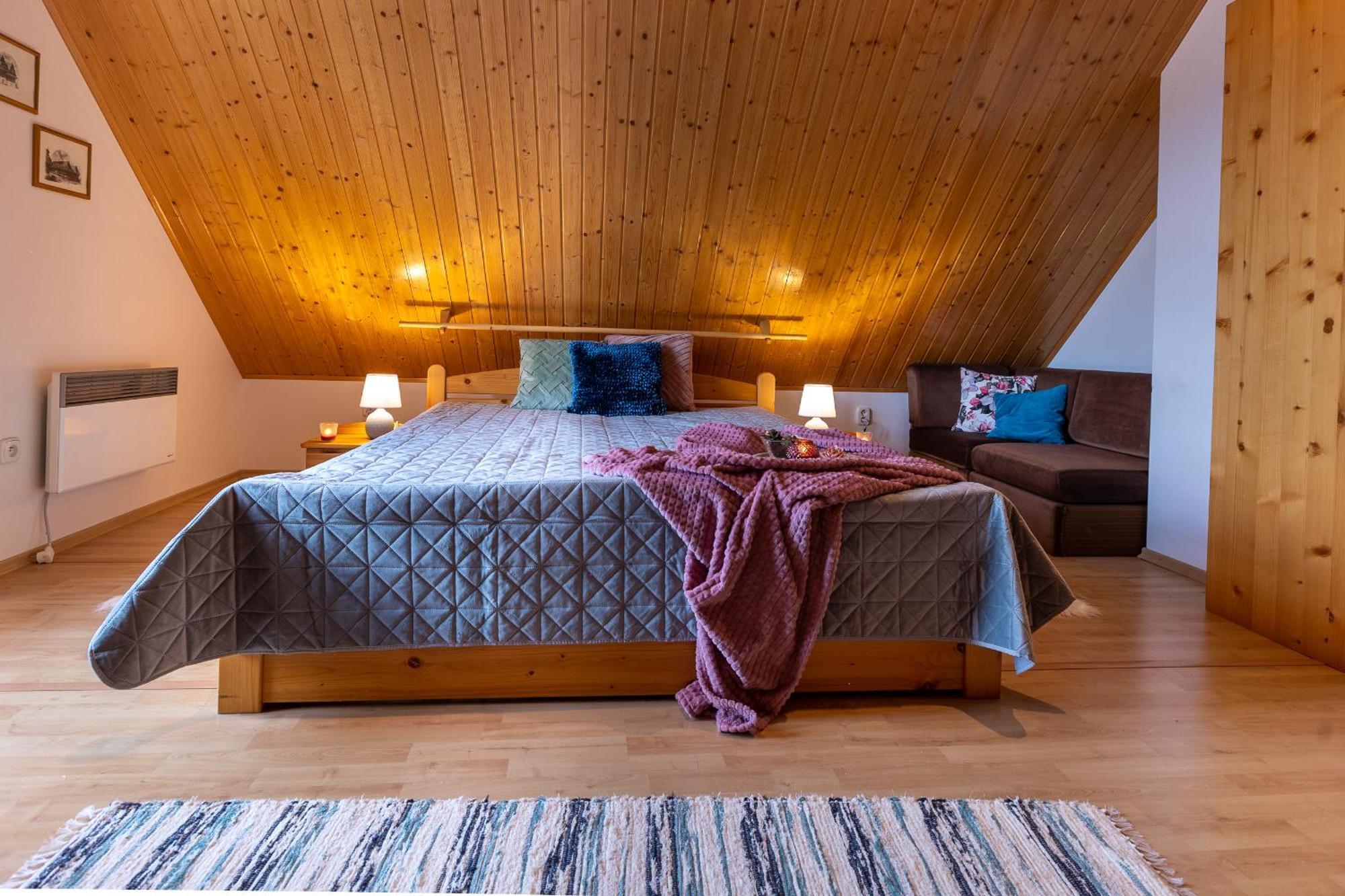 Villa Amalia, Centrum Banska Stiavnica, Parkovanie Pre 2 Auta, Velka Zahrada S Krbom, Cela Villa Amalia Pre 14 Osob Alebo Samostatne Nezavisle Prve Podlazie Villa Ama Pre 6 Osob Alebo Samostatne Nezavisle Podkrovie Villa Lia Pre 8 Osob,Pristup Cez Pi Buitenkant foto