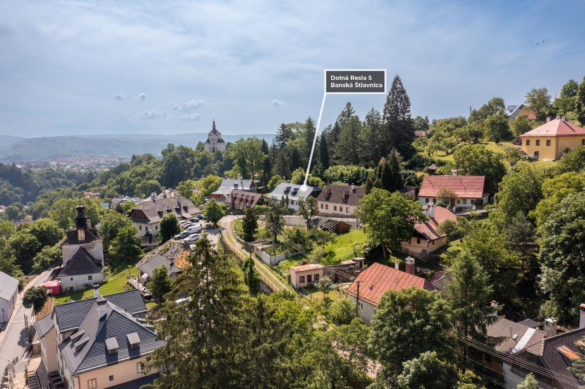Villa Amalia, Centrum Banska Stiavnica, Parkovanie Pre 2 Auta, Velka Zahrada S Krbom, Cela Villa Amalia Pre 14 Osob Alebo Samostatne Nezavisle Prve Podlazie Villa Ama Pre 6 Osob Alebo Samostatne Nezavisle Podkrovie Villa Lia Pre 8 Osob,Pristup Cez Pi Buitenkant foto