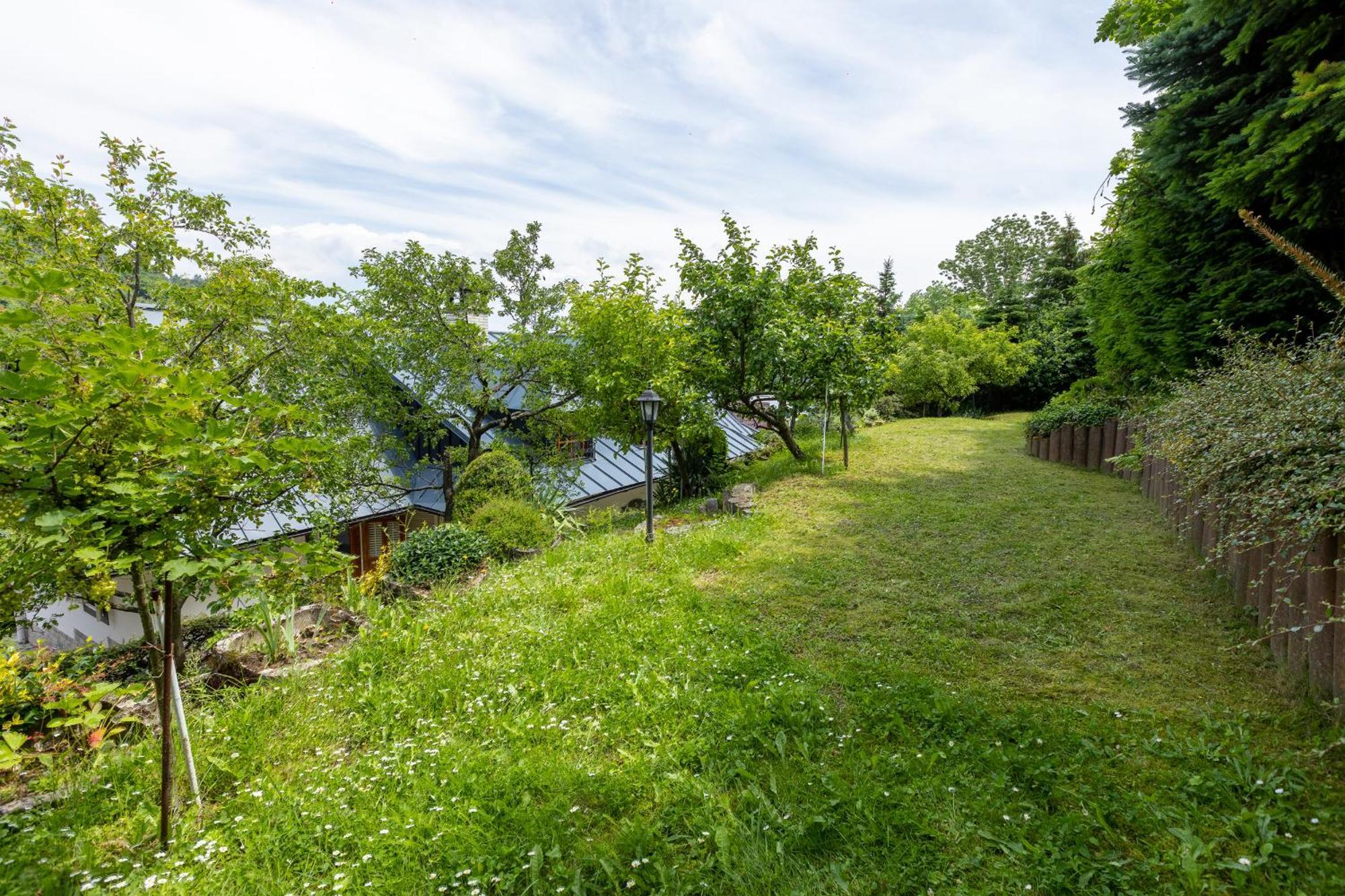 Villa Amalia, Centrum Banska Stiavnica, Parkovanie Pre 2 Auta, Velka Zahrada S Krbom, Cela Villa Amalia Pre 14 Osob Alebo Samostatne Nezavisle Prve Podlazie Villa Ama Pre 6 Osob Alebo Samostatne Nezavisle Podkrovie Villa Lia Pre 8 Osob,Pristup Cez Pi Buitenkant foto