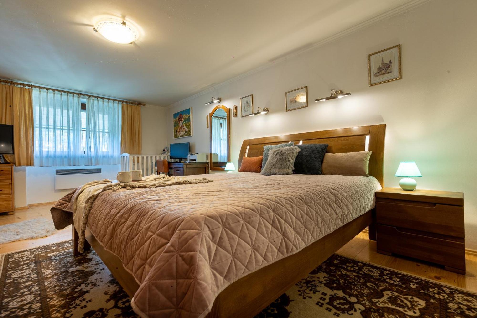 Villa Amalia, Centrum Banska Stiavnica, Parkovanie Pre 2 Auta, Velka Zahrada S Krbom, Cela Villa Amalia Pre 14 Osob Alebo Samostatne Nezavisle Prve Podlazie Villa Ama Pre 6 Osob Alebo Samostatne Nezavisle Podkrovie Villa Lia Pre 8 Osob,Pristup Cez Pi Buitenkant foto