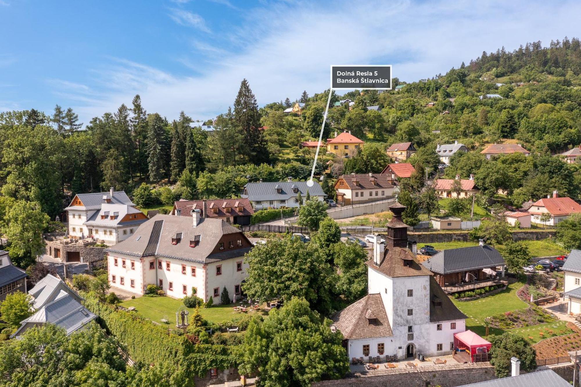 Villa Amalia, Centrum Banska Stiavnica, Parkovanie Pre 2 Auta, Velka Zahrada S Krbom, Cela Villa Amalia Pre 14 Osob Alebo Samostatne Nezavisle Prve Podlazie Villa Ama Pre 6 Osob Alebo Samostatne Nezavisle Podkrovie Villa Lia Pre 8 Osob,Pristup Cez Pi Buitenkant foto