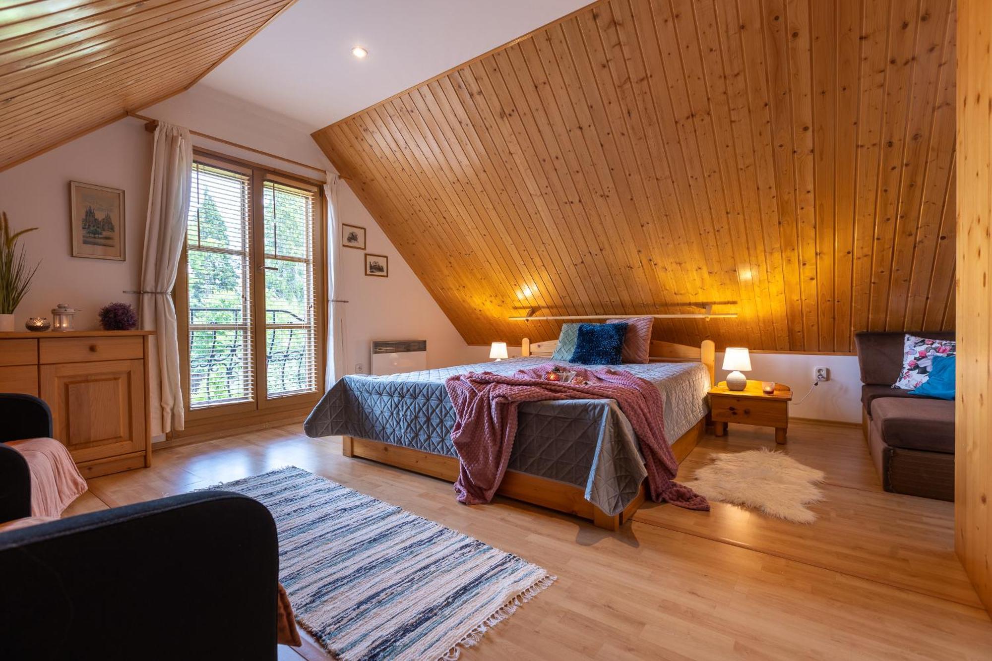 Villa Amalia, Centrum Banska Stiavnica, Parkovanie Pre 2 Auta, Velka Zahrada S Krbom, Cela Villa Amalia Pre 14 Osob Alebo Samostatne Nezavisle Prve Podlazie Villa Ama Pre 6 Osob Alebo Samostatne Nezavisle Podkrovie Villa Lia Pre 8 Osob,Pristup Cez Pi Buitenkant foto