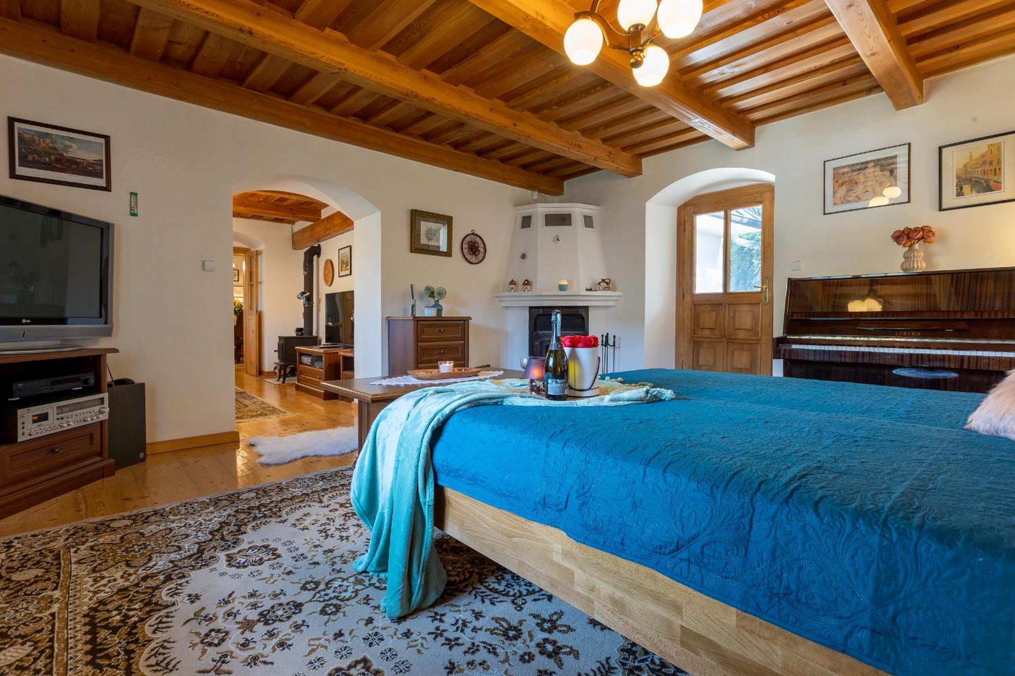 Villa Amalia, Centrum Banska Stiavnica, Parkovanie Pre 2 Auta, Velka Zahrada S Krbom, Cela Villa Amalia Pre 14 Osob Alebo Samostatne Nezavisle Prve Podlazie Villa Ama Pre 6 Osob Alebo Samostatne Nezavisle Podkrovie Villa Lia Pre 8 Osob,Pristup Cez Pi Buitenkant foto