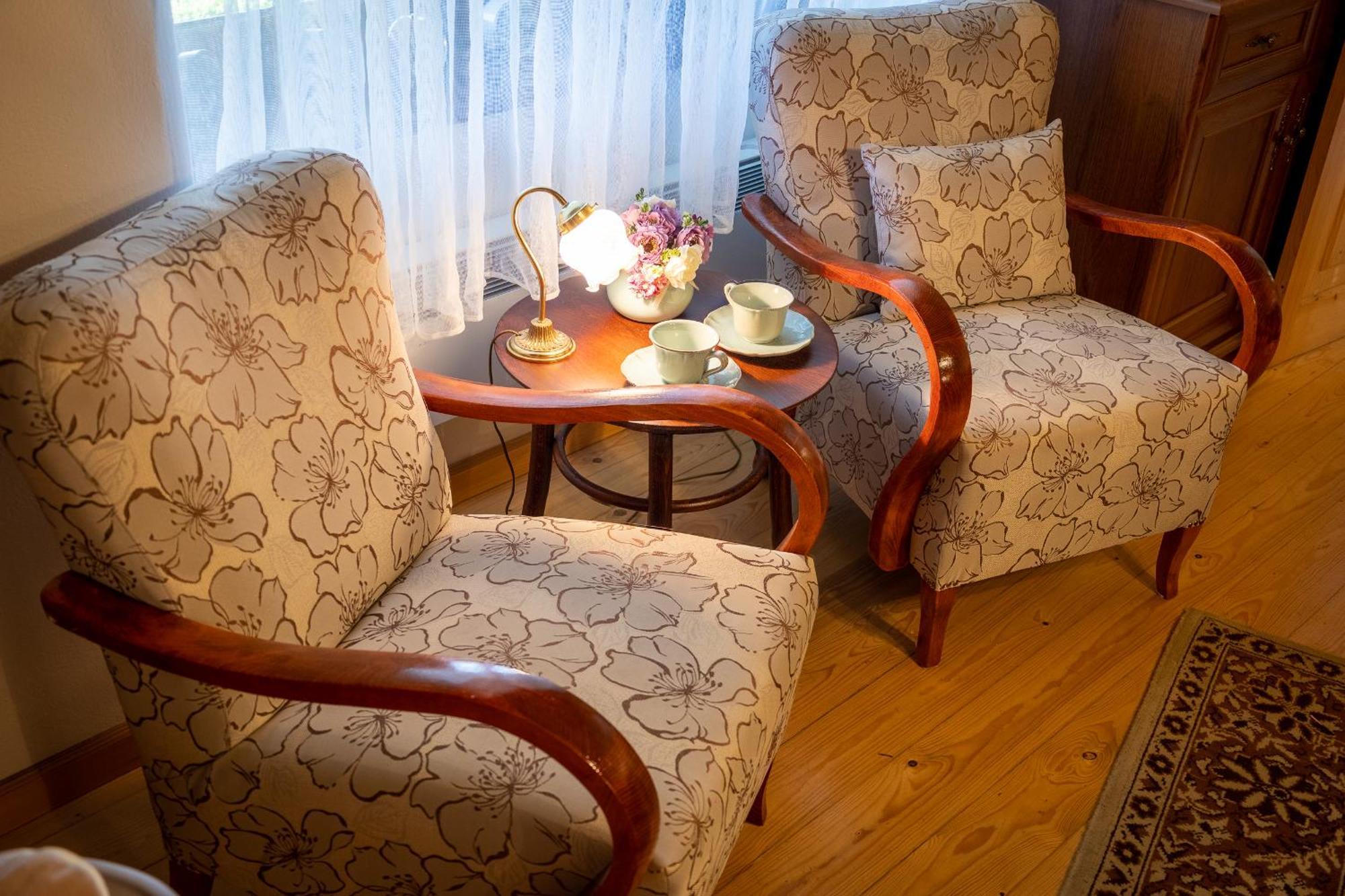 Villa Amalia, Centrum Banska Stiavnica, Parkovanie Pre 2 Auta, Velka Zahrada S Krbom, Cela Villa Amalia Pre 14 Osob Alebo Samostatne Nezavisle Prve Podlazie Villa Ama Pre 6 Osob Alebo Samostatne Nezavisle Podkrovie Villa Lia Pre 8 Osob,Pristup Cez Pi Buitenkant foto